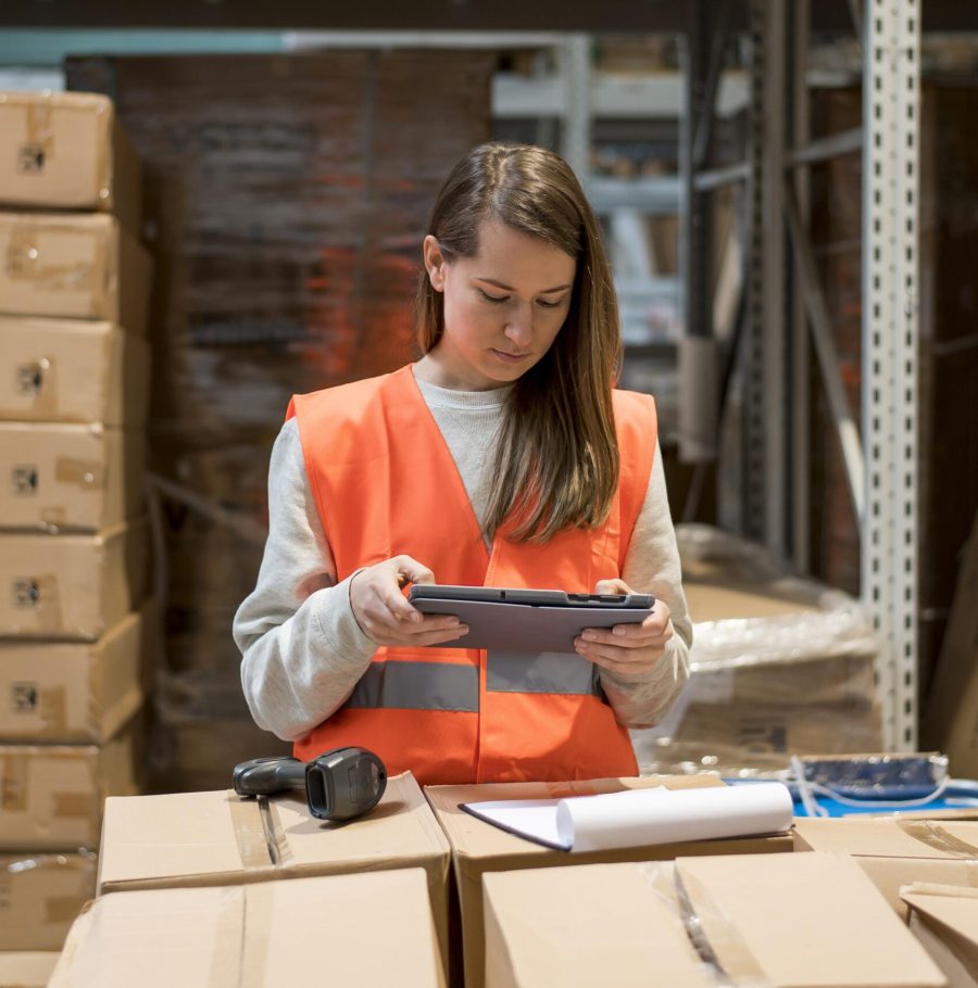 medium-shot-woman-with-tablet